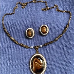 Vintage Jewelry set. Necklace and clip earrings